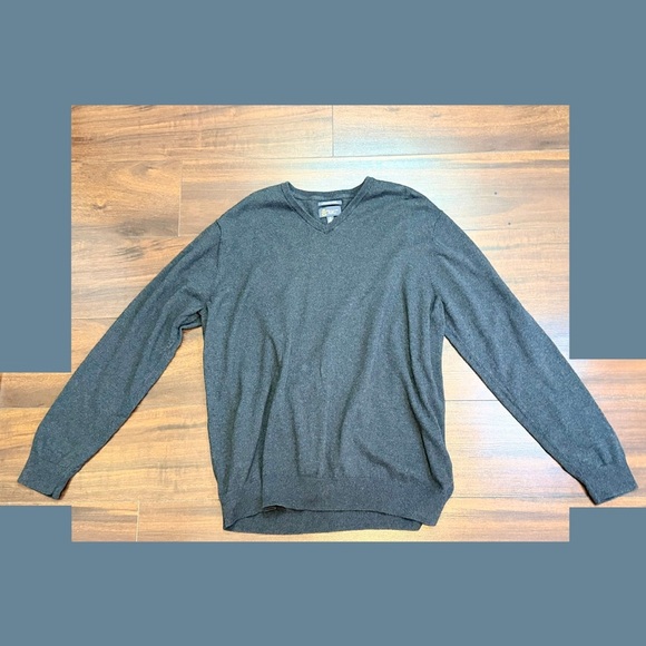 BUNDLE - TWO Men’s Sweaters - Picture 8 of 11